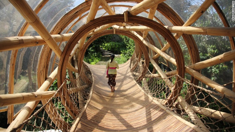puente peatonal de bambu